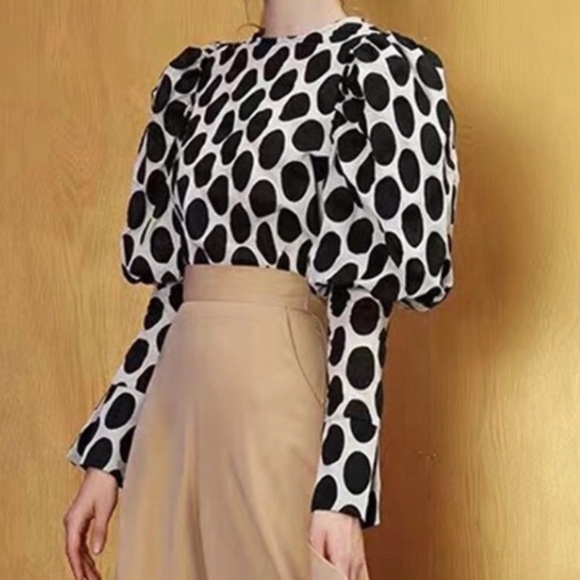 Blu Trends Tops - 1 Left! Black n Cream Polka Dots Top wUpper Puff